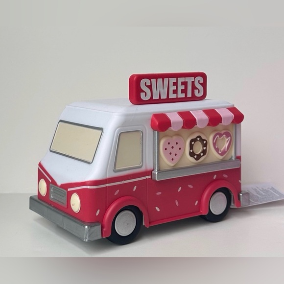 Playground Valentines LED Light Up Telephone Booth & Sweets Car Figural Set - Picture 3 of 10